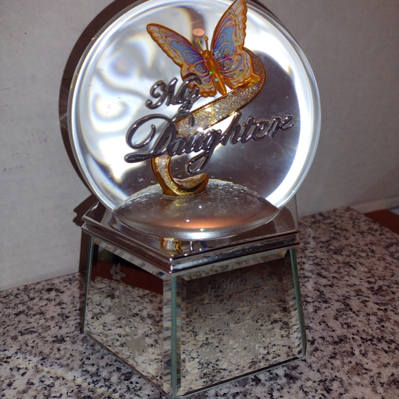 Mirrored Musical Glitter Globe For Daughter - Picture 11 of 15